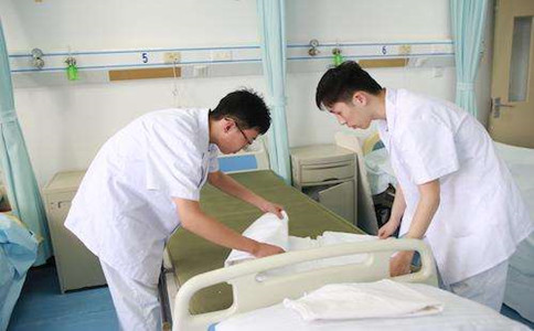 成都卫校男护理专业图