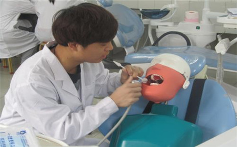 成都卫校口腔专业图