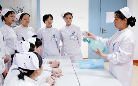 初中生中考200多分能够上卫校吗？